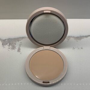 ARBONNE Second Nature pressed powder in Light. Brand new. .37 Oz